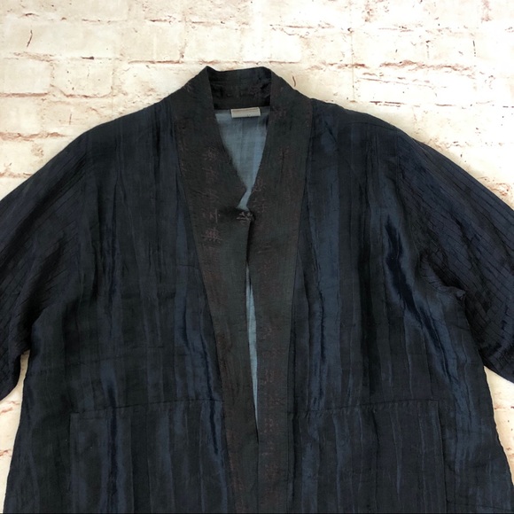 Exotic silk jacket - Picture 2 of 8